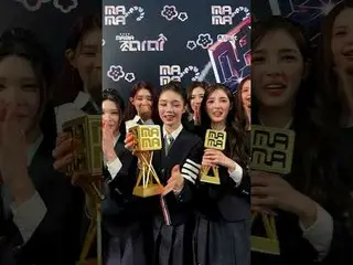 [#2025MAMA] Tiger presents the trophy! 🐱🏆 Hearts2Hearts_ _ 
 With a small cry,