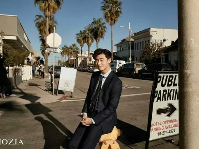 Actor Park Seo Jun, released photo taken in LA. ZIOZIA.