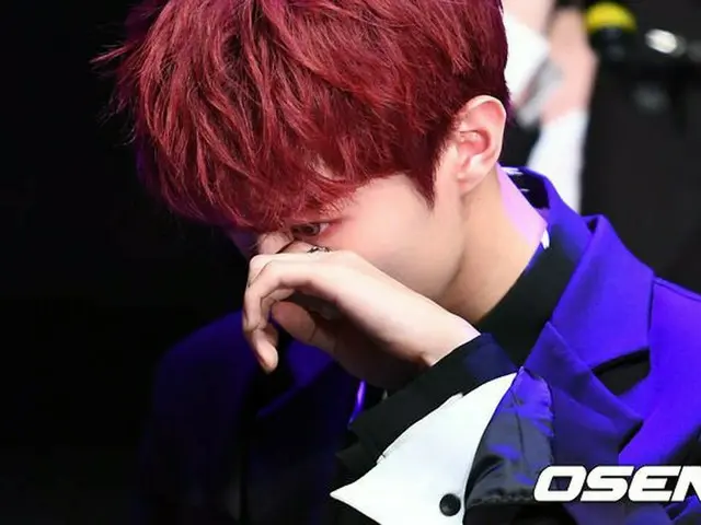 Activities ceased, Wooshin tears returning to UP10TION members during showcase....