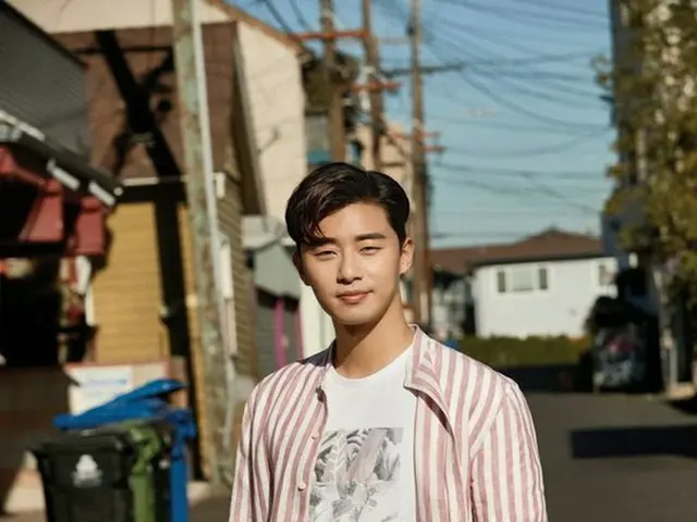 Actor Park Seo Jun, released pictures. From the magazine ”ZIOZIA”.