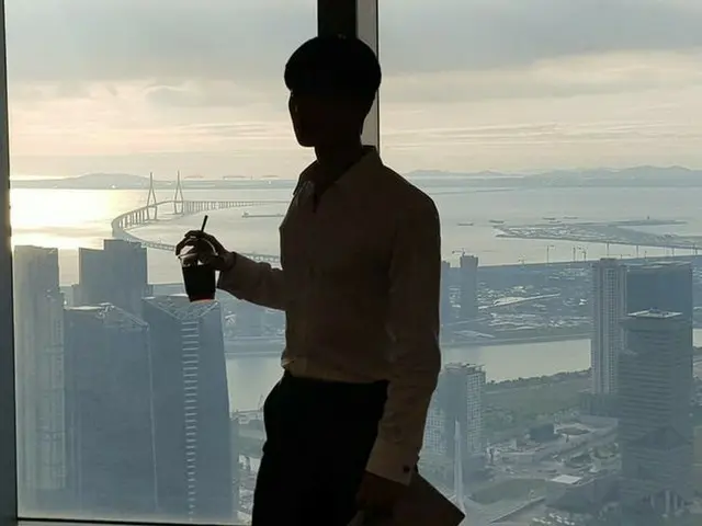 Actor Park Seo Jun, SNS update. Shine with silhouette.