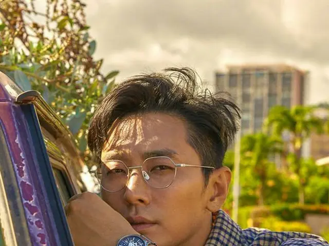 Actor Ju Ji Hoon, released pictures. ”Singles”.