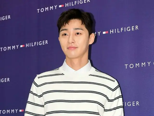 Park Seo Jun, attended photo time at TOMMY HILFIGER shop.