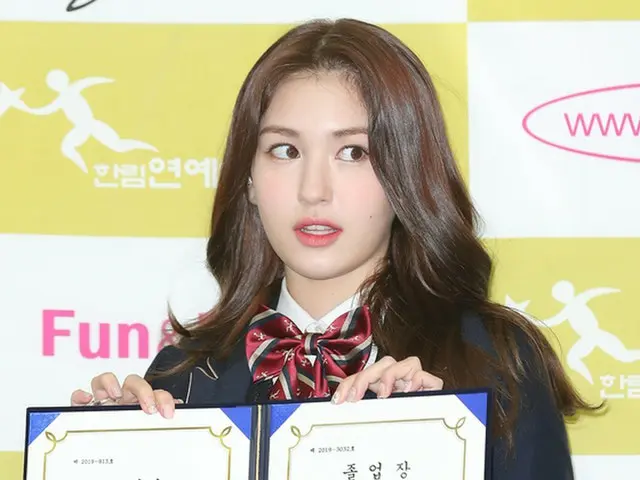 【Literal Translation】 Today's graduation IOI former member Somi, a translationof a graduation certif