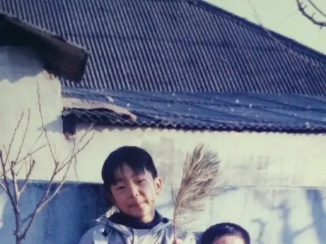 [T Official] JEONG SEWOON, [#JEONG SEWOON] Today is May 5th #Children's Day#Good luck 🍀 Day stand �