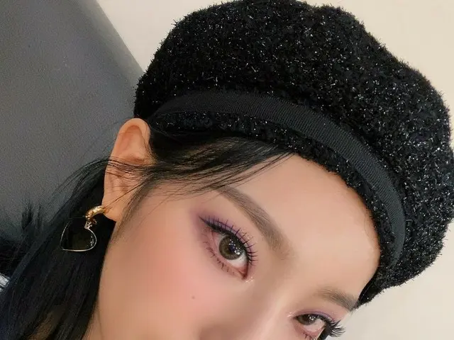 [T Official] fromis_9, [#Selom] Well. Selfie gift, Plover. 🤸🏻♂️🙈🧏🏻♀️😳