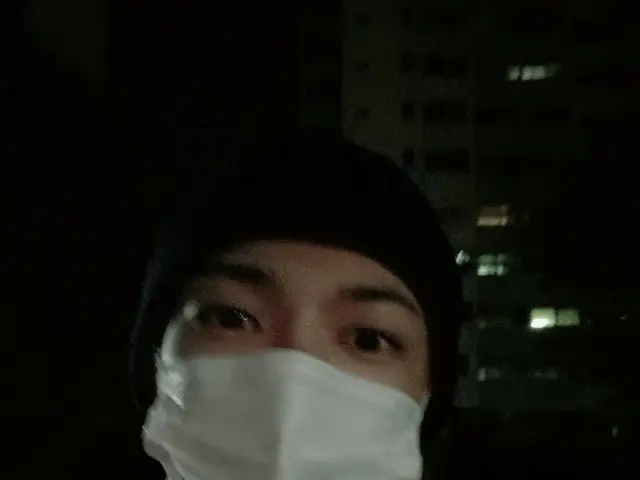 [T Official] ATEEZ, [#Hongjun] Thinking about this Tiny, I'm taking a walk at ni