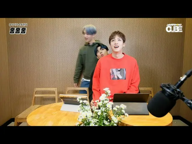 [Official] PENTAGON, Hong Hong Hong with red stones moving #20: Hong luck. Beni 