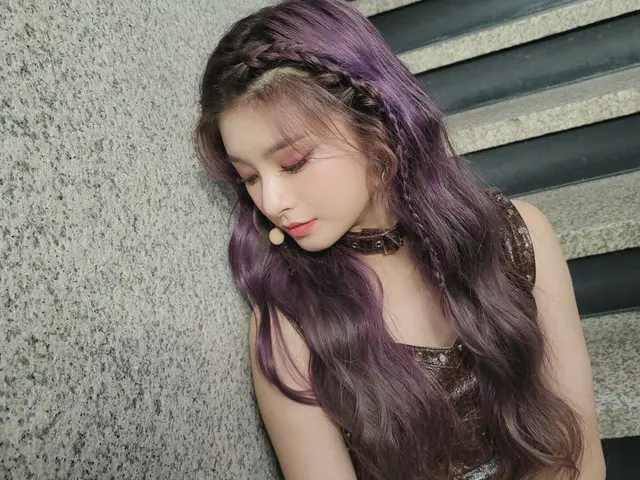 [T Official] EVERGLOW, [#YIREN] How was the stage today?Let us know at the fan s