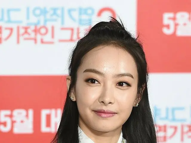 LAY (EXO), Victoria (f (x)), Gyeol Kyung (former PRISTIN), "WJSN" Song Seo, Migi