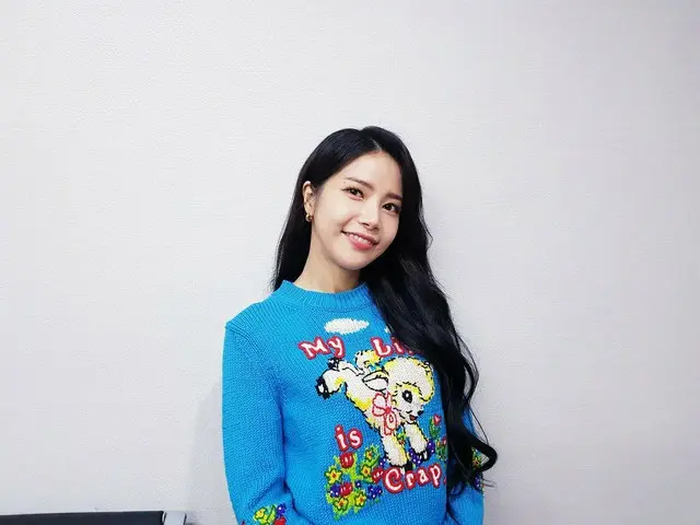 [T Official] MAMAMOO, [#Solar] We, Muumuu, after a while with Solar, at 5 o'cloc