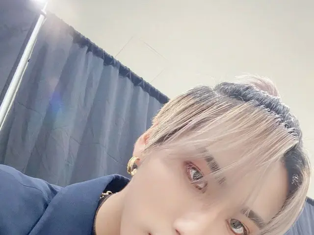 [T Official] ATEEZ, [#Torch] Hello 👋🏻 #ATEEZ #ATEEZ ..