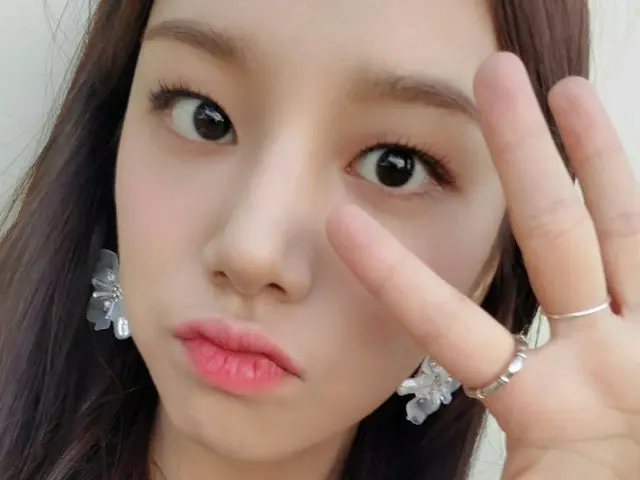 [T Official] LABOUM, [#Solbin] Another week has begun 💕 The weather has become 