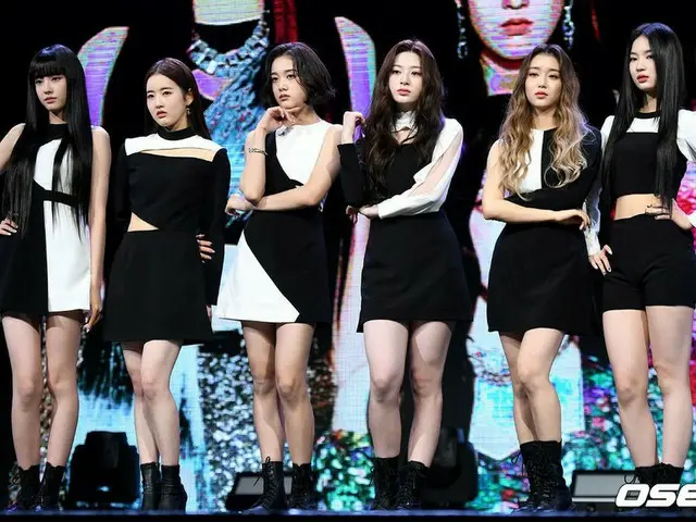 New girl group STAYC holds a showcase of their debut single "Star To A Young Cul
