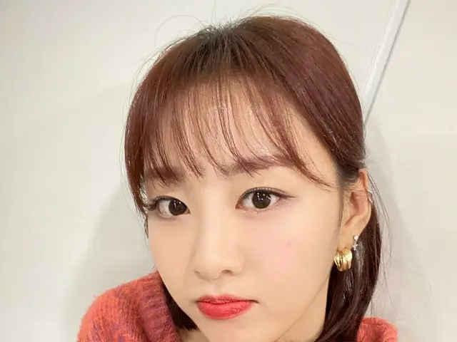 [T Official] LOONA, Sunday with professional MC genius MC #Yves 🍎 Yves with TBS