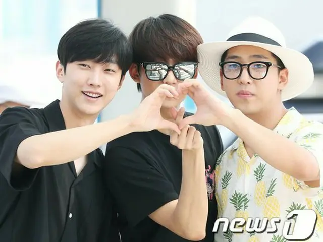 B1A4, departure to Malaysia for a concert. Incheon airport on the 4th afternoon.