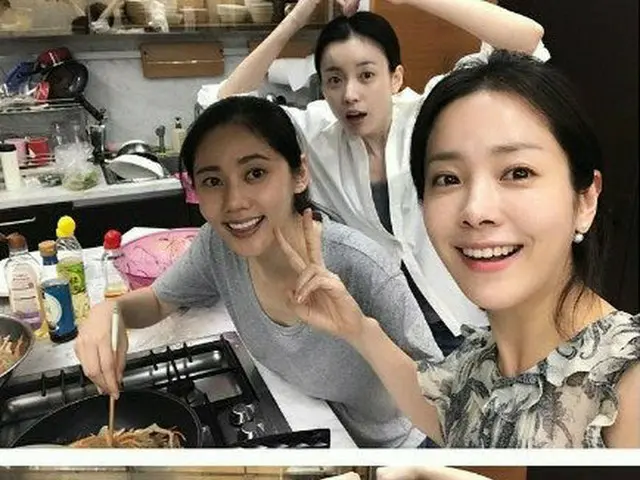 Actress Han Ji Min, Updated SNS. Three shots released with actress Han Hyo Ju &Ju Ja Hyun released.