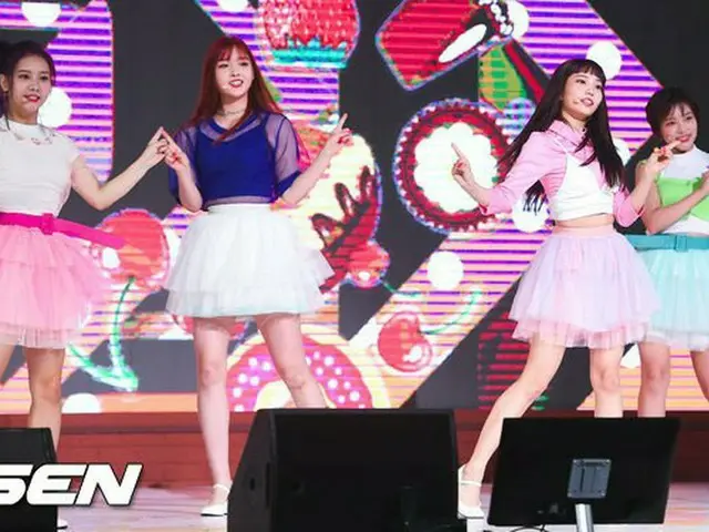 Unit songs are shown on showcases of ”LUB” consisting of DIA Joun, Jenny, Ungin,Uncle and 3rd mini a
