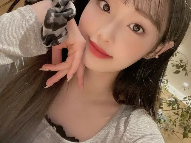 [T Official] LOONA, [#Chuu] What kind of songs has Orbit been listening tolately? #LOONA