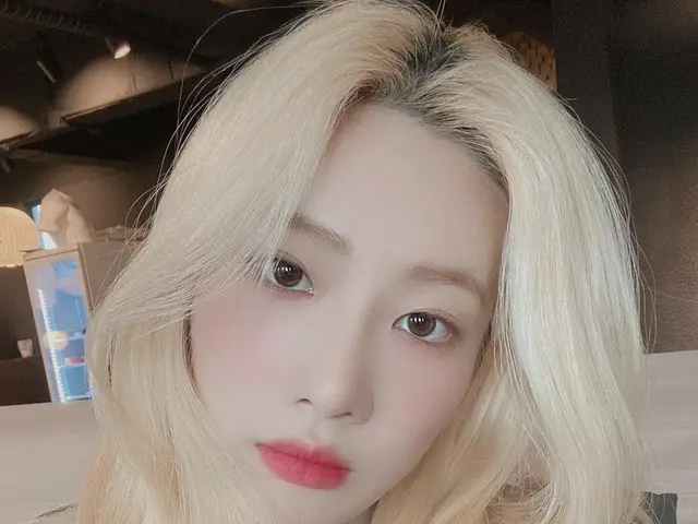 [T Official] LOONA, [#KimLip] What kind of look is good Orbit? 🙄 Today'srecommended song 🦋 Kwon Ji