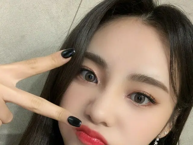 [T Official] LOONA (Loona), [Jin Soul] I came by selfie for the first time in along time.