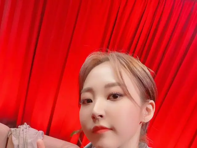 [T Official] MAMAMOO, [#MOON BYUL] After a while, at 9 o'clock, we Muumuueveryone neighbor now ”stud