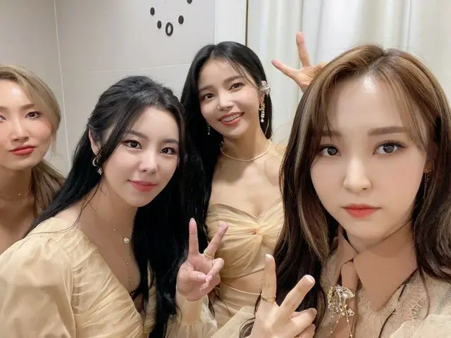 [T Official] MAMAMOO, [#MAMAMOO] Thinking about us Muumuu, today's ”Where Are WeNow” The stage has a