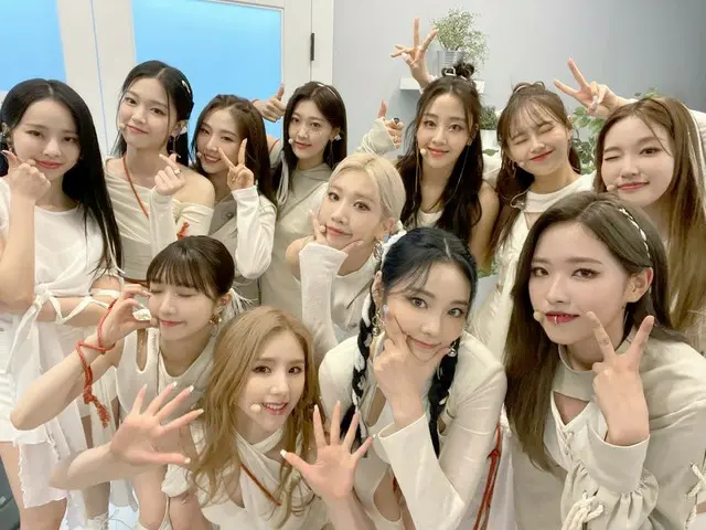 [T Official] LOONA (Loona), #LOONA who left the star camp 🏕 in the summer! Aftera while, don't miss