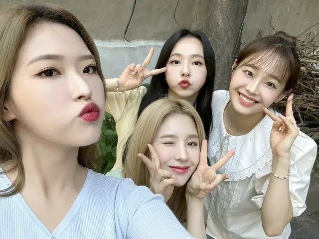 [T Official] LOONA (Loona), Orbit 💫 #LOONA will appear at 12:00 pm (KST) MBCFM4U ”I'm Kim Shin-Youn