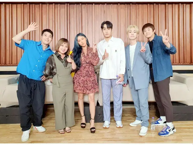 [T Official] MAMAMOO, _: Tsubasa and Hwasa's one-day summer vacation 😆🏠Finishing the draft with Ge
