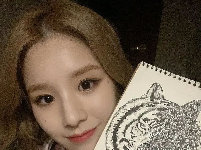 [T Official] LOONA (Loona), [#HeeJin / #HeeJin] Quan! 🐯 #zentangle #LOONA #LOONA..