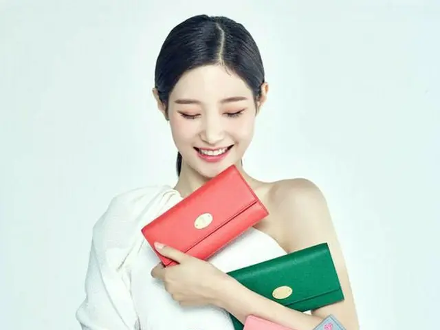 DIA Chae Young, released pictures. JILLSTUART accessories.