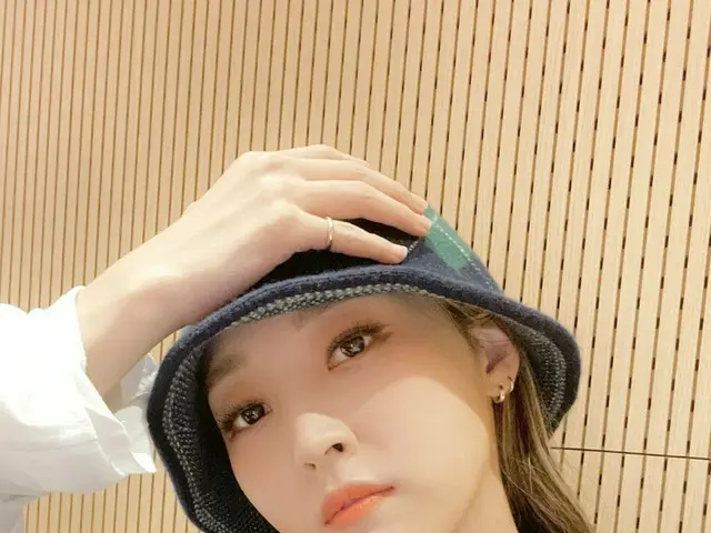 [T Official] MAMAMOO, [#MOON BYUL] After a while, at 9 o'clock, let's have funwith the stars at our