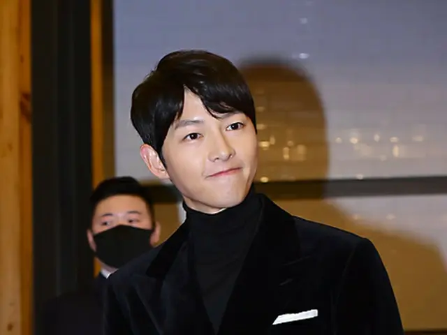 Actor Song Joong Ki reveals that his maternal grandmother died on the 28th. ....