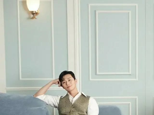 Actor Park Seo Jun, released the pictures. ELLE. .. ..