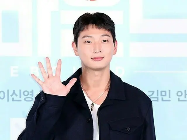 Ahn Jae Hong, Lee Shin-young, Jung Jin Woo-n (2AM), Kim Taek, Jung Gun-ju, Kim M
