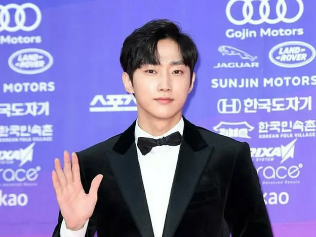 B1A4 Jin Young, ”1st The Seoul Awards” appeared in the red carpet.