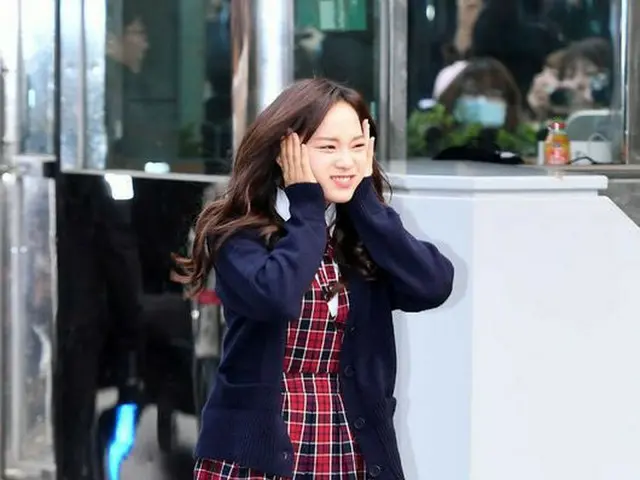 IOI's former member gugudan Se Jeong, protecting her ears. Music Program ”MusicBank” rehearsal. Seou