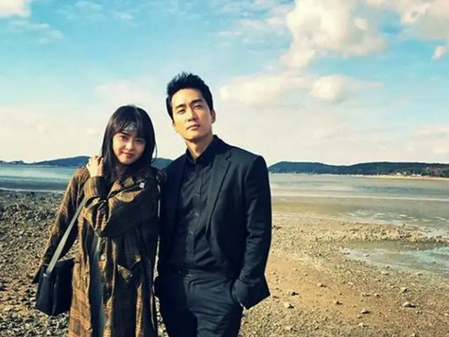 Actor Song Seung Hong, updated SNS. ”Good morning”. With an actress Go Ara towhom he is co-starring