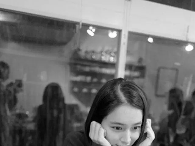 Actress Lee Min Jung, updated SNS. Her appearance of waiting for a cake is alsojust like a picture!