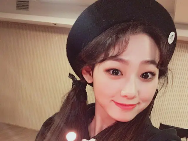 IOI former member gugudan Mina, during her birthday party. The moment of tearsas well. .