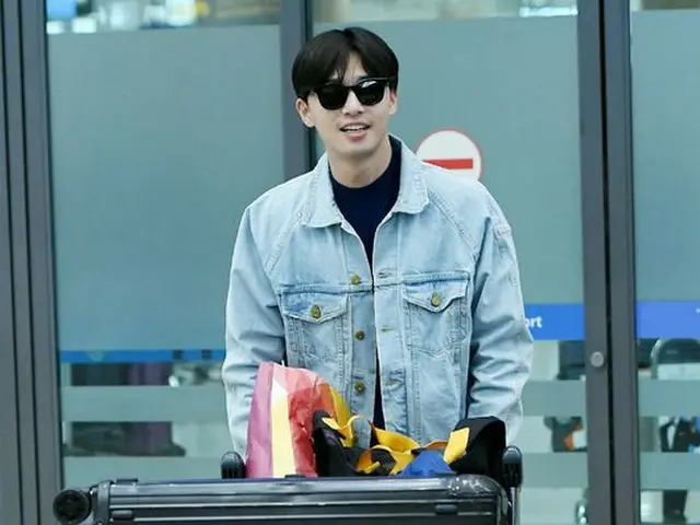 Actor Park Seo Jun, returning home after shooting for tvN variety show ”Yuneatery 2” in Spain. After