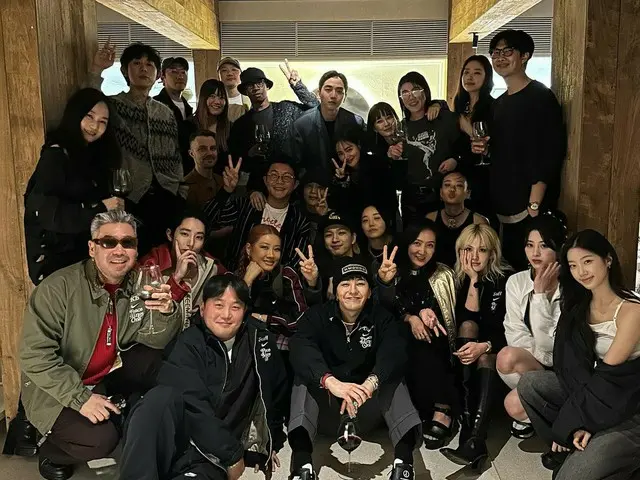 The photos posted by AMBUSH designer YOON on SNS are the full of stars and becom