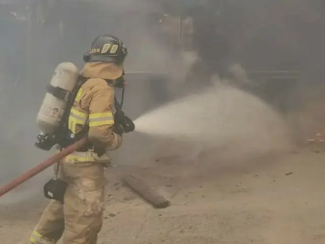 The firefighters are fighting a fire in Gangneung, Gangwon-do, northeastern Sout