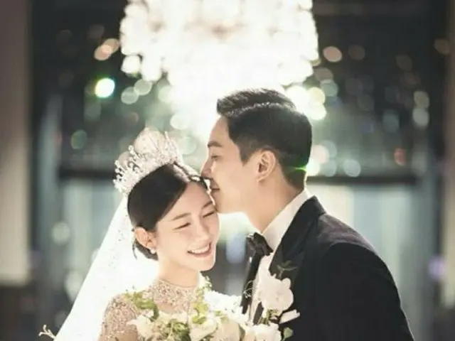 Actors Lee Seung Gi & Lee DaIn donated 110 million won (approximately 10 million