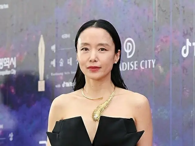 Actress Jung Do Yeong  appeared on  the "59th Baeksang Arts Awards" red carpet. 