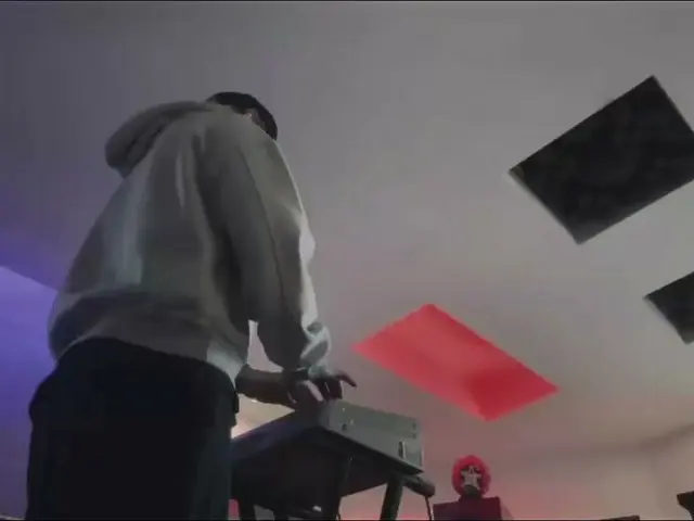 TOP (BIGBANG) released a video with the comment "STILL MAIKING MY ALBUMS." . .