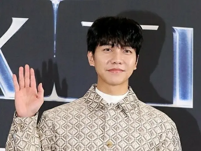 Lee Seung Gi suddenly deleted all of his Instagram posts. This may be him expres