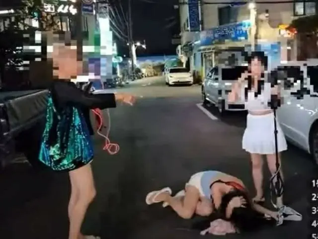 A female YouTuber in her 20s who injured her colleague YouTuber's face with a fo