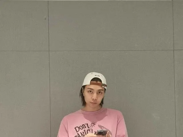 "NCT" JOHNNY broke his right collarbone and will go on hiatus for a while. . .